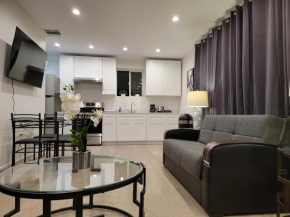 Newly built 2 bedroom home by Beverlywood A area Wi-Fi TV Parking